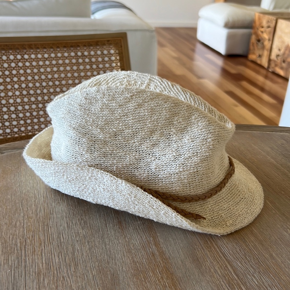 Flexible lightweight hat